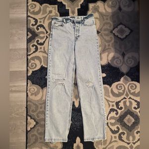 Light Wash Distressed 90’s High Waisted Straight Jeans